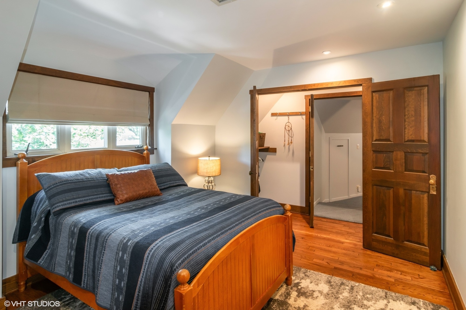 280 Maplewood Road Riverside, IL 60546 - Photo 14 of 30 a bedroom with a bed and a dresser