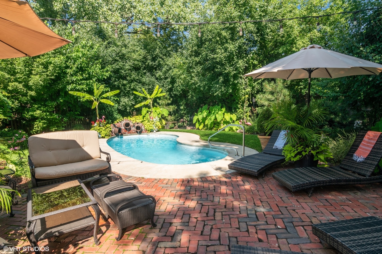 280 Maplewood Road Riverside, IL 60546 - Photo 22 of 30 a view of a chairs and table in the patio