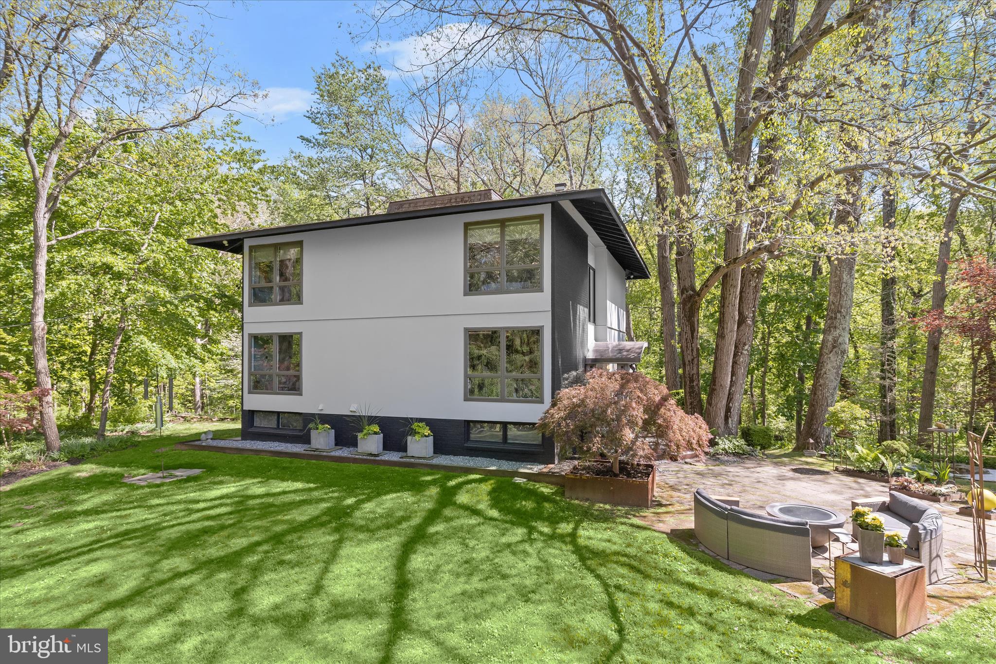 927 Buckhorn Road Sykesville, MD 21784 - Photo 115 of 147 a front view of a house with garden
