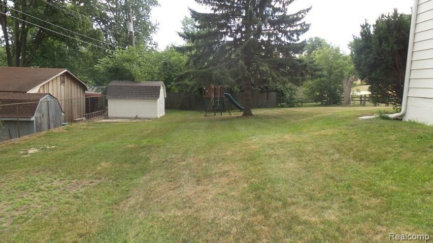 2821 Harvey Street Rochester, MI 48309 - Photo 26 of 30 20160715_123755_resized.jpg