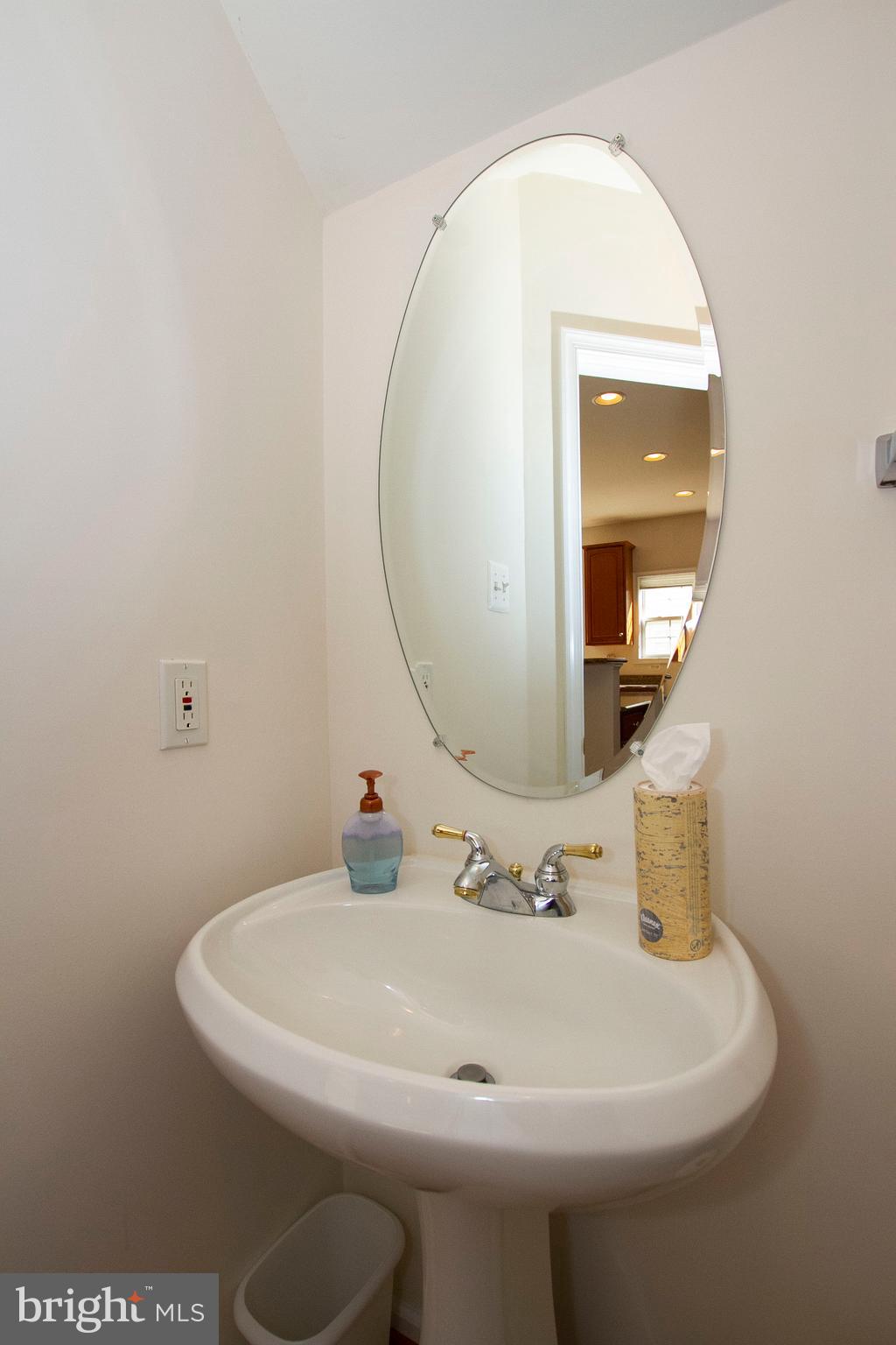 10206 Rutland Round Road, Unit 74 Columbia, MD 21044 - Photo 14 of 37 Pristine powder room - main level