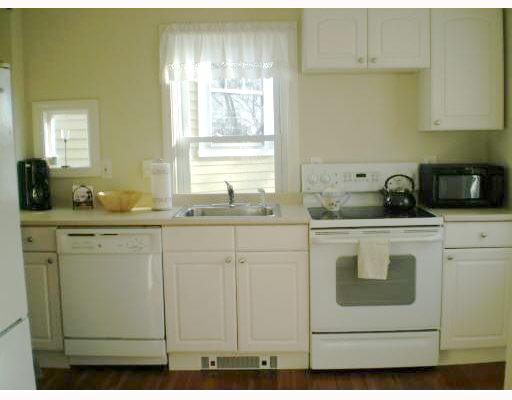 327 Spring Street, Unit 2 Newport, RI 02840 - Photo 3 of 9 Kitchen.