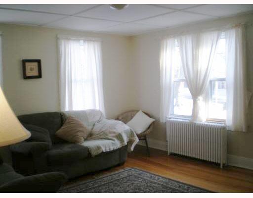 327 Spring Street, Unit 2 Newport, RI 02840 - Photo 5 of 9 Living Room.