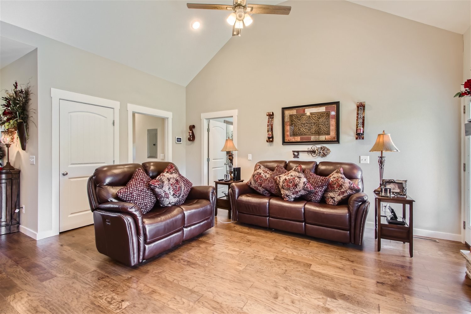 190 Mitchell Road Portland, TN 37148 - Photo 13 of 28 a living room with furniture