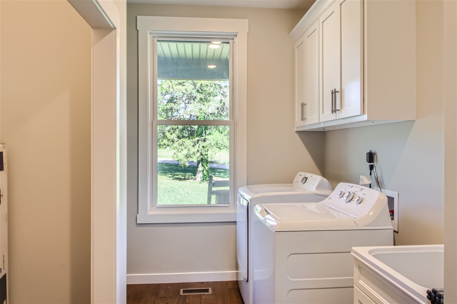 190 Mitchell Road Portland, TN 37148 - Photo 25 of 28 a utility room with dryer and washer