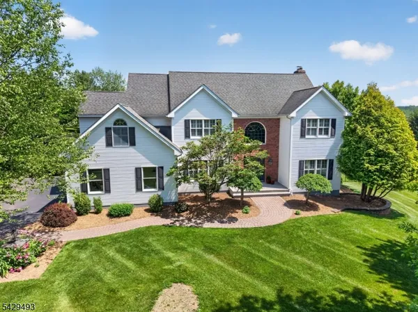 $899,900 | 38 Grove Farm Road, Pittstown, NJ 08867