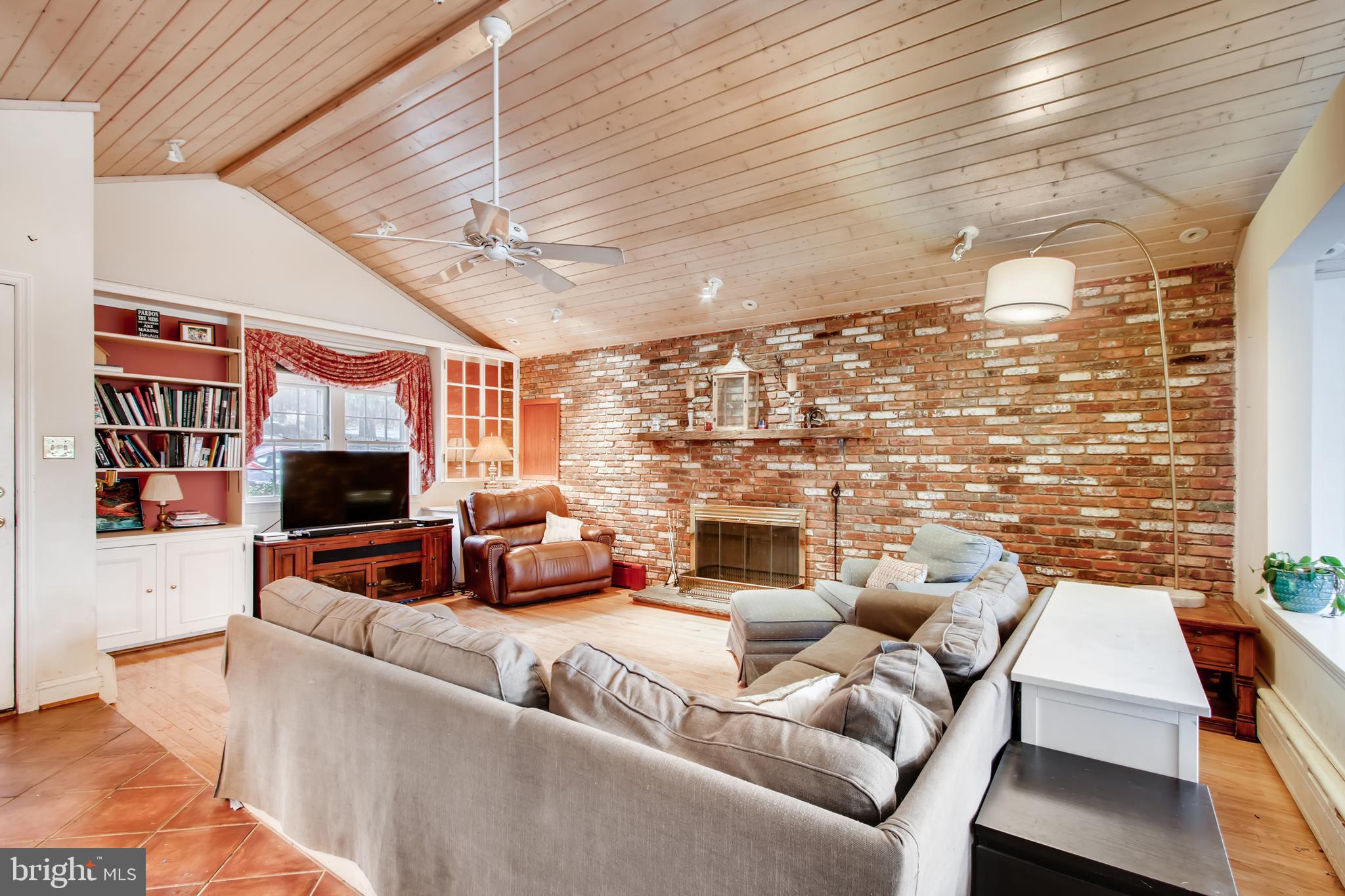 4427 Butler Road Glyndon, MD 21136 - Photo 4 of 27 Cozy Living Room