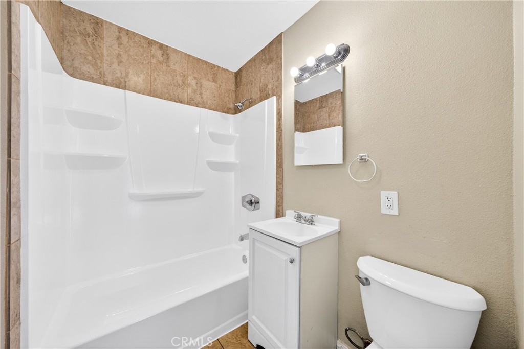 1905 East Palmer Street Compton, CA 90221 - Photo 12 of 32