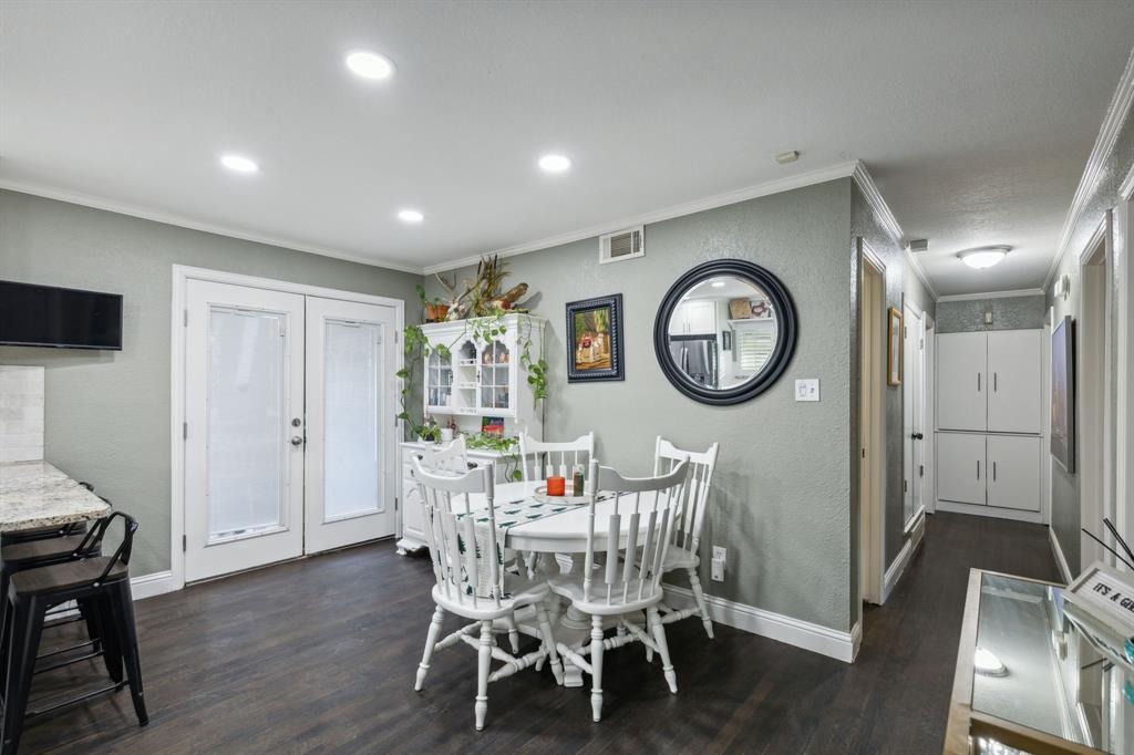 8938 Angleton Place Dallas, TX 75243 - Photo 9 of 27 Gallery Image 9