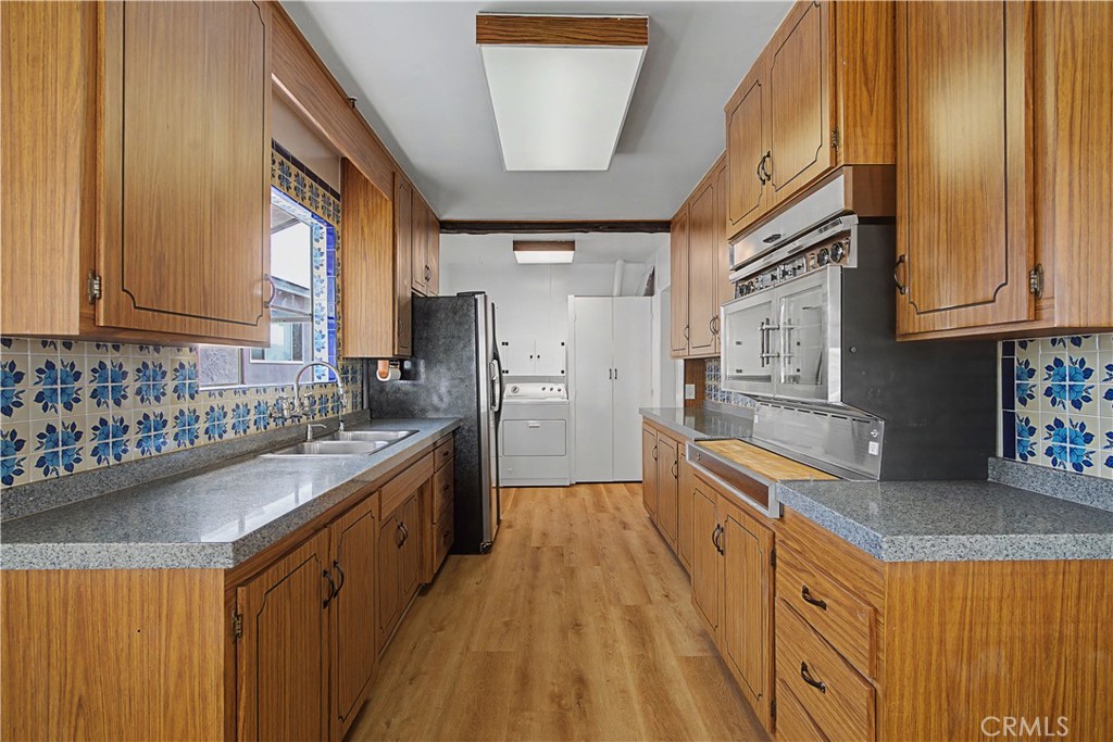 819 North Maria Avenue Redondo Beach, CA 90277 - Photo 22 of 42