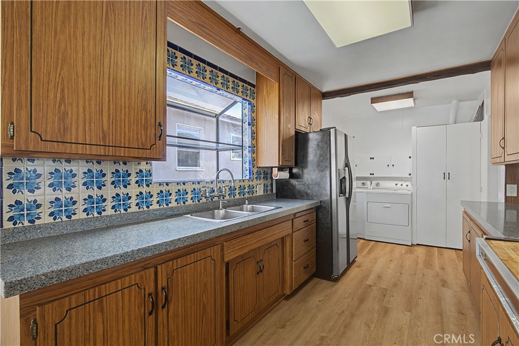 819 North Maria Avenue Redondo Beach, CA 90277 - Photo 23 of 42