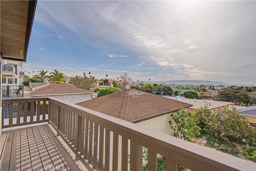 819 North Maria Avenue Redondo Beach, CA 90277 - Photo 25 of 42