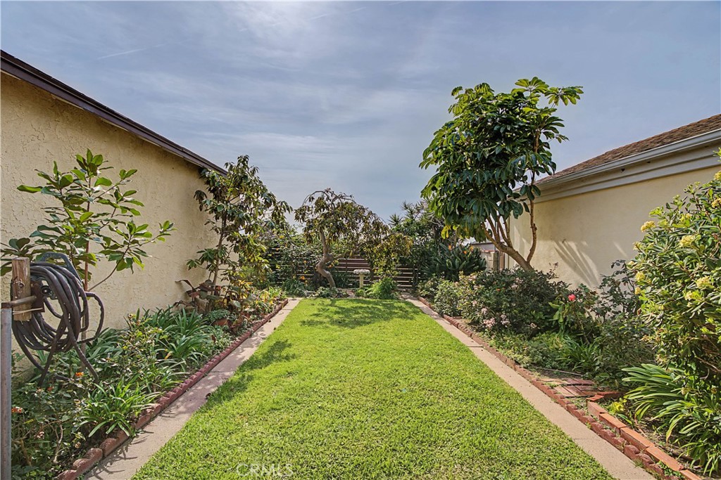 819 North Maria Avenue Redondo Beach, CA 90277 - Photo 40 of 42
