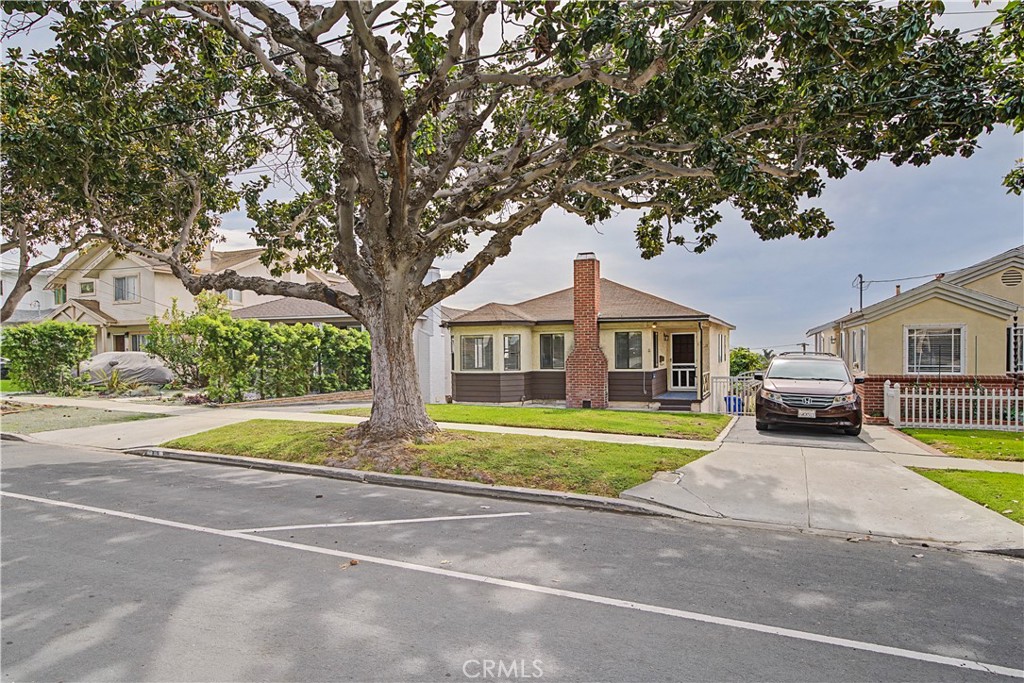 819 North Maria Avenue Redondo Beach, CA 90277 - Photo 5 of 42