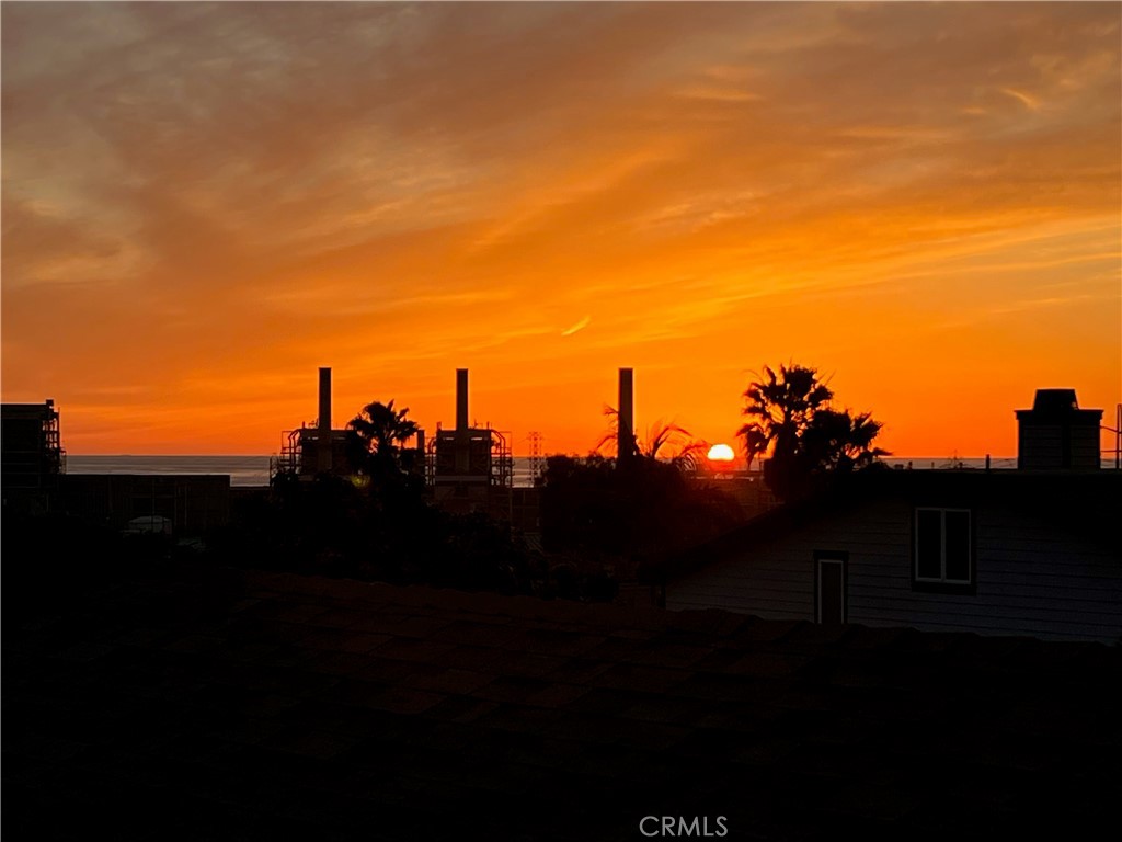 819 North Maria Avenue Redondo Beach, CA 90277 - Photo 9 of 42