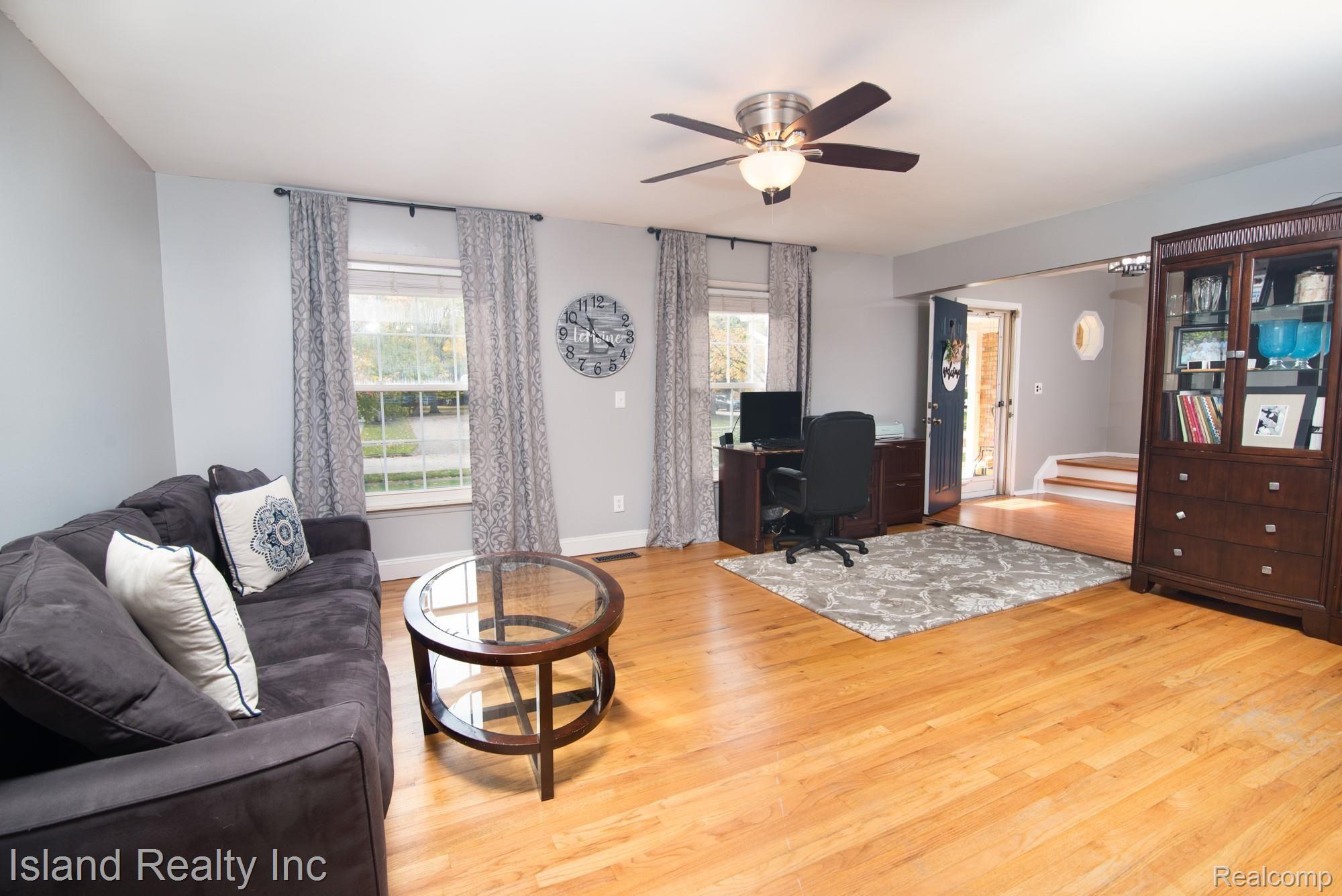 8410 Hampton Road Grosse Ile, MI 48138 - Photo 3 of 23 8410HamptonGrosseIle-16.jpg