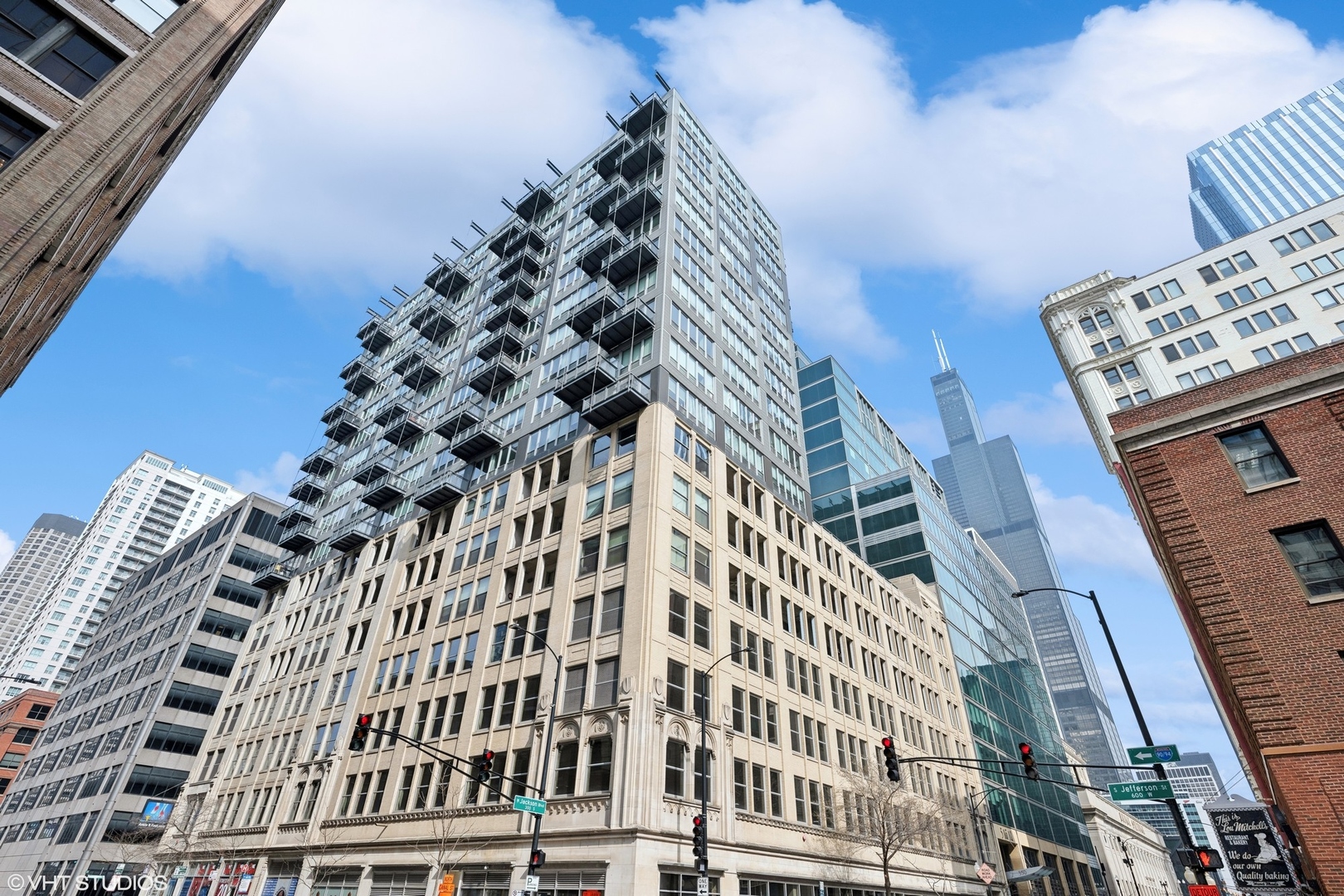 565 West Quincy Street, Unit 902 Chicago, IL 60661 - Photo 1 of 26 a view of a building