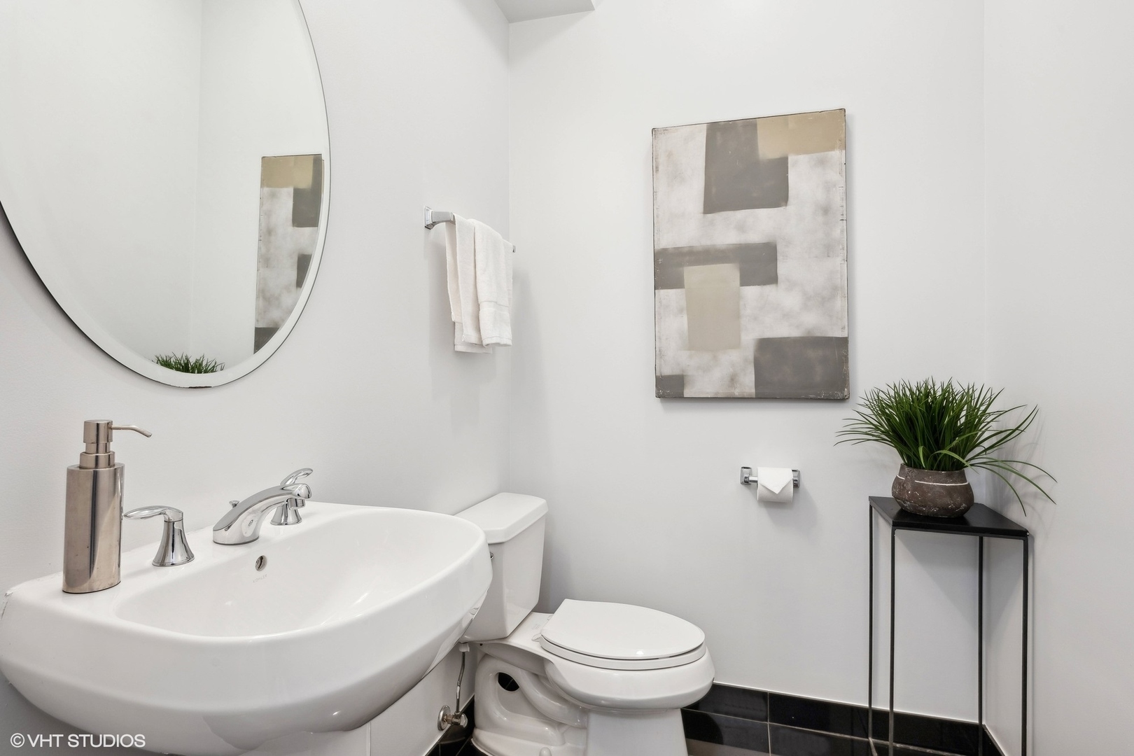 565 West Quincy Street, Unit 902 Chicago, IL 60661 - Photo 12 of 26 a bathroom with a sink toilet and mirror
