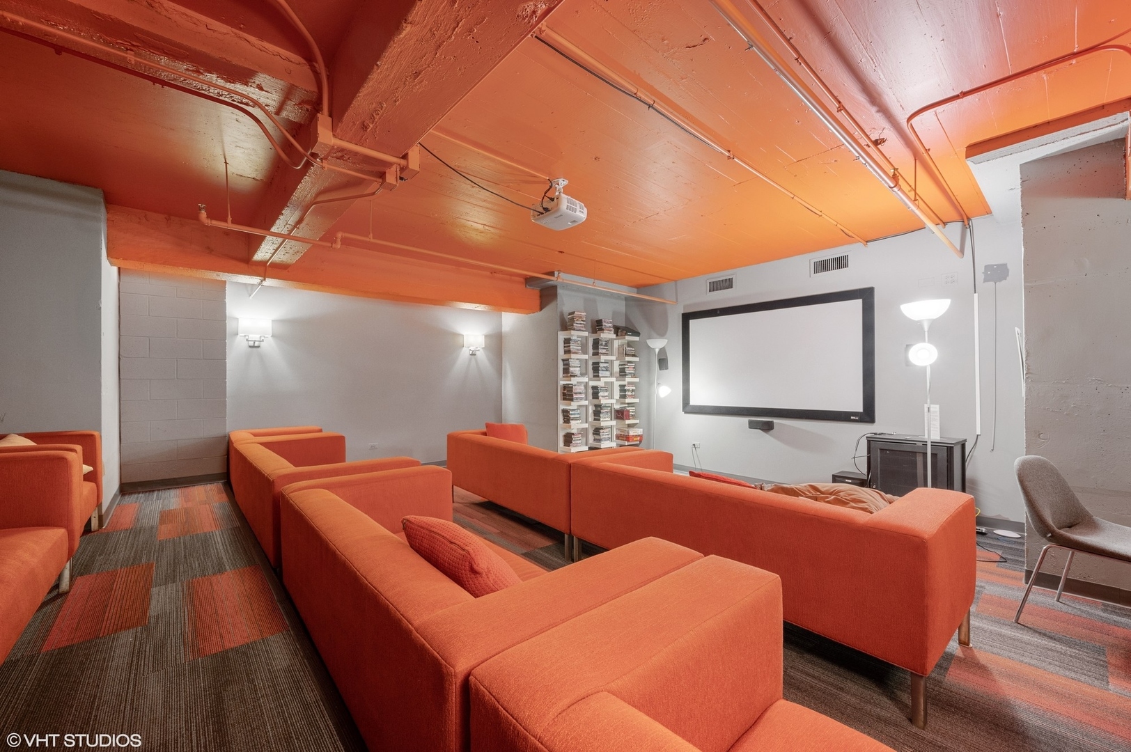 565 West Quincy Street, Unit 902 Chicago, IL 60661 - Photo 19 of 26 a outdoor space with furniture