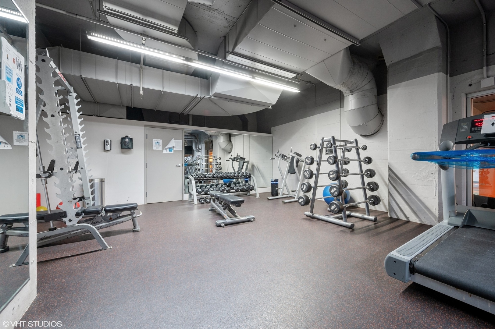 565 West Quincy Street, Unit 902 Chicago, IL 60661 - Photo 23 of 26 a view of a room with gym equipment
