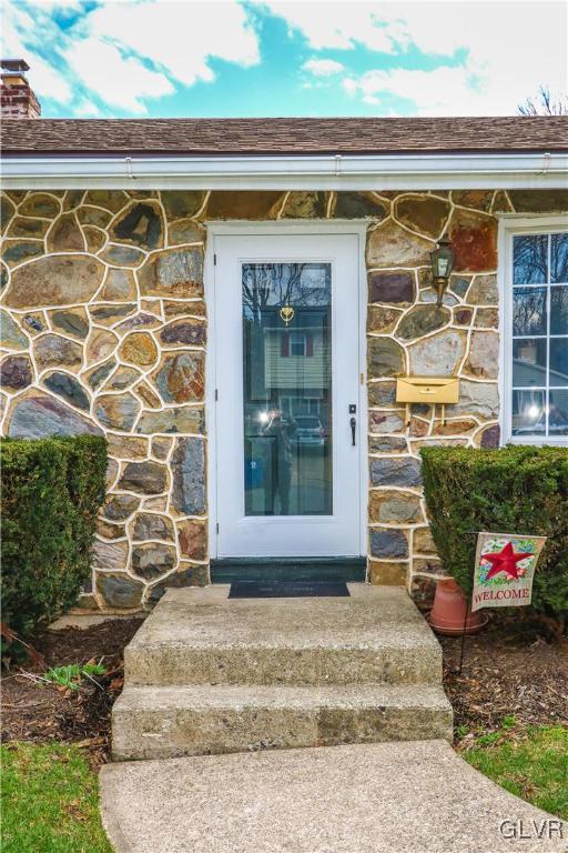 2025 Kensington Road Bethlehem, PA 18018 - Photo 3 of 42 Gallery Image 3