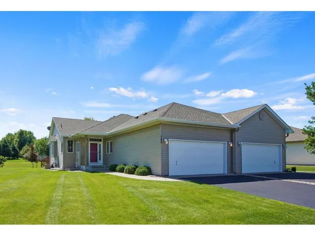 $369,900 | 786 Regent Drive, Shakopee, MN 55379