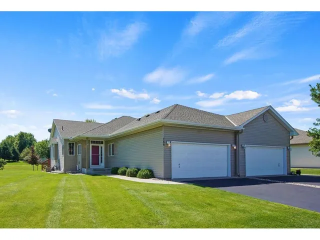 $369,900 | 786 Regent Drive, Shakopee, MN 55379