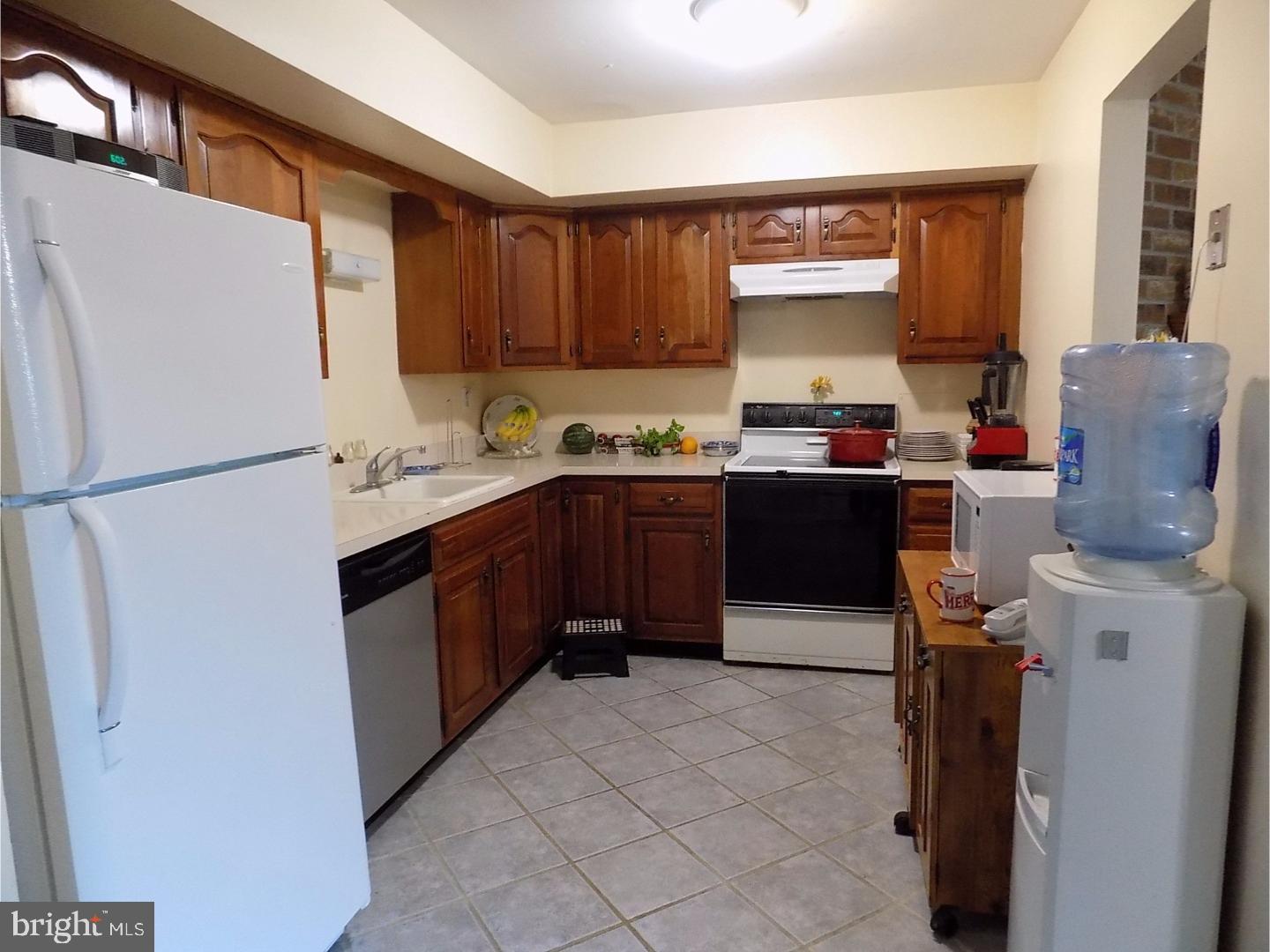 23 Stonegate Road Quakertown, PA 18951 - Photo 7 of 20 Kitchen
