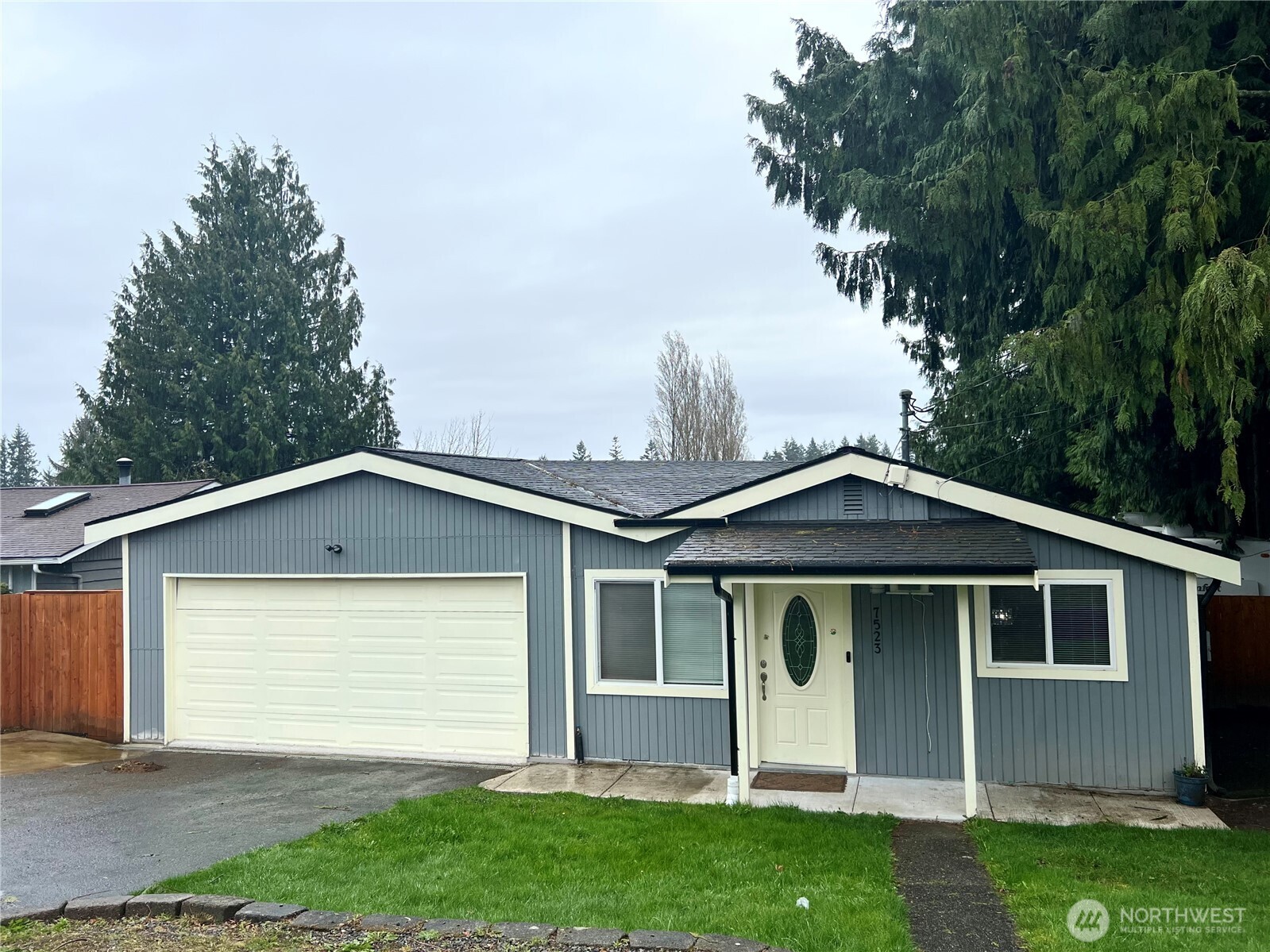 7523 Upper Ridge Road Everett, WA 98203 - Photo 1 of 34 Gallery Image 1
