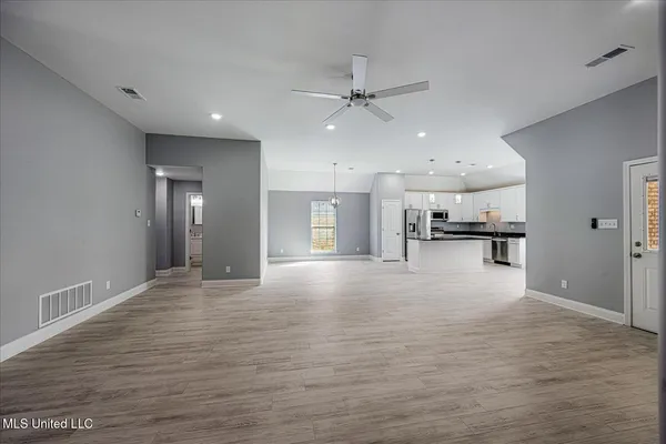 $368,000 | 7693 Ridgefield Drive, Horn Lake, MS 38637