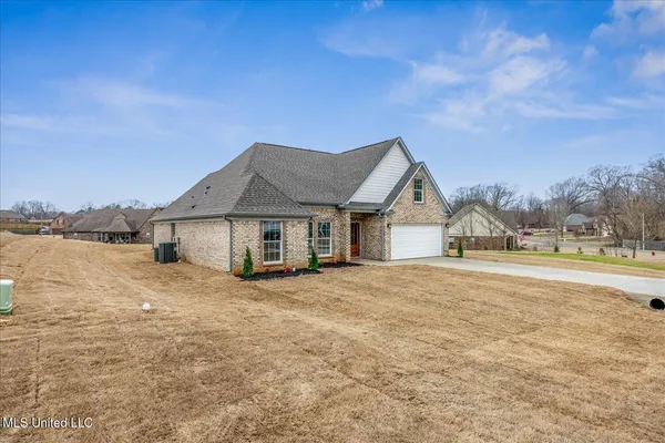 $368,000 | 7693 Ridgefield Drive, Horn Lake, MS 38637