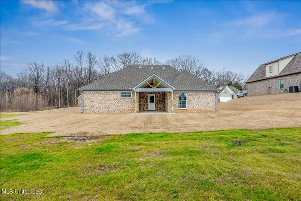 $368,000 | 7693 Ridgefield Drive, Horn Lake, MS 38637
