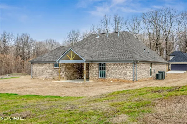 $368,000 | 7693 Ridgefield Drive, Horn Lake, MS 38637