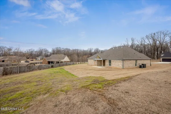 $368,000 | 7693 Ridgefield Drive, Horn Lake, MS 38637