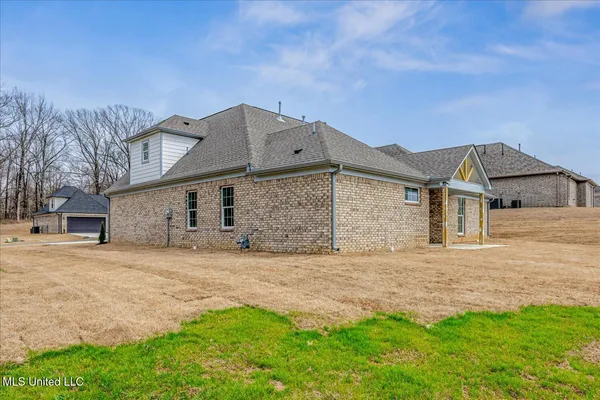$368,000 | 7693 Ridgefield Drive, Horn Lake, MS 38637