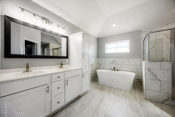 $368,000 | 7693 Ridgefield Drive, Horn Lake, MS 38637