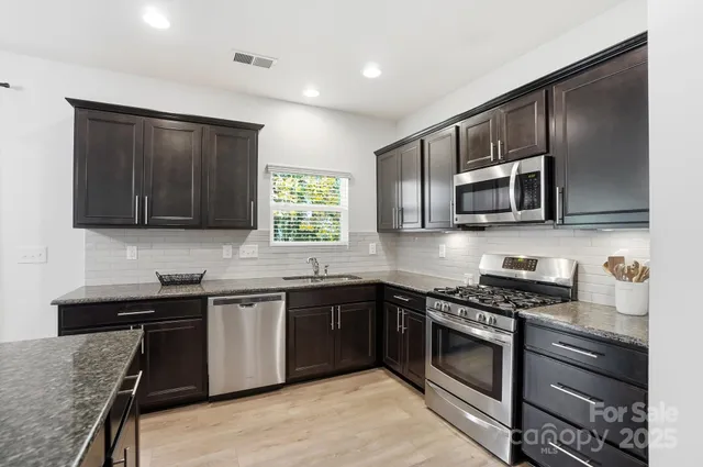 $440,000 | 5423 Fenway Drive, Charlotte, NC 28273