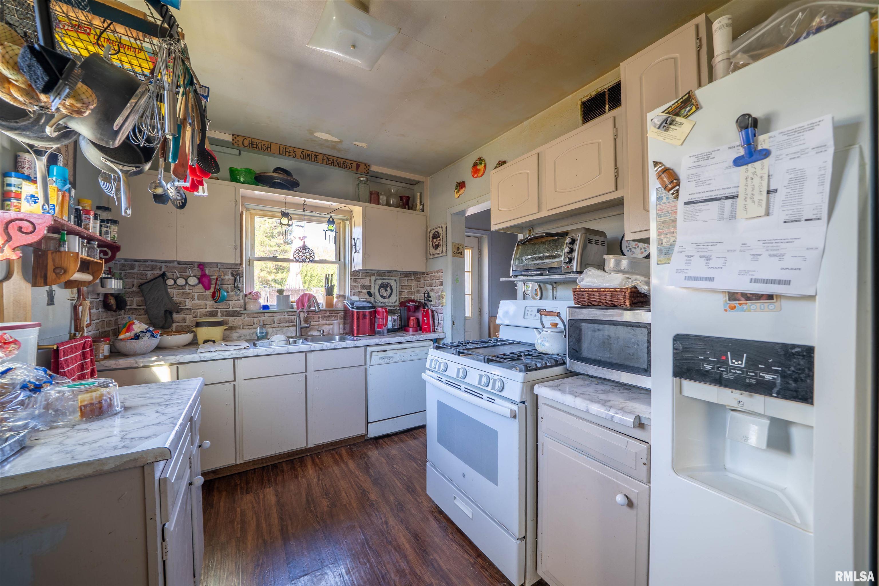 5221 West Cisna Road Peoria, IL 61607 - Photo 8 of 21 Gallery Image 8