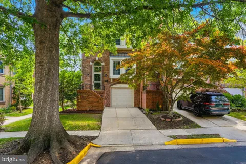 $775,000 | 3911 Green Look Court, Fairfax, VA 22033