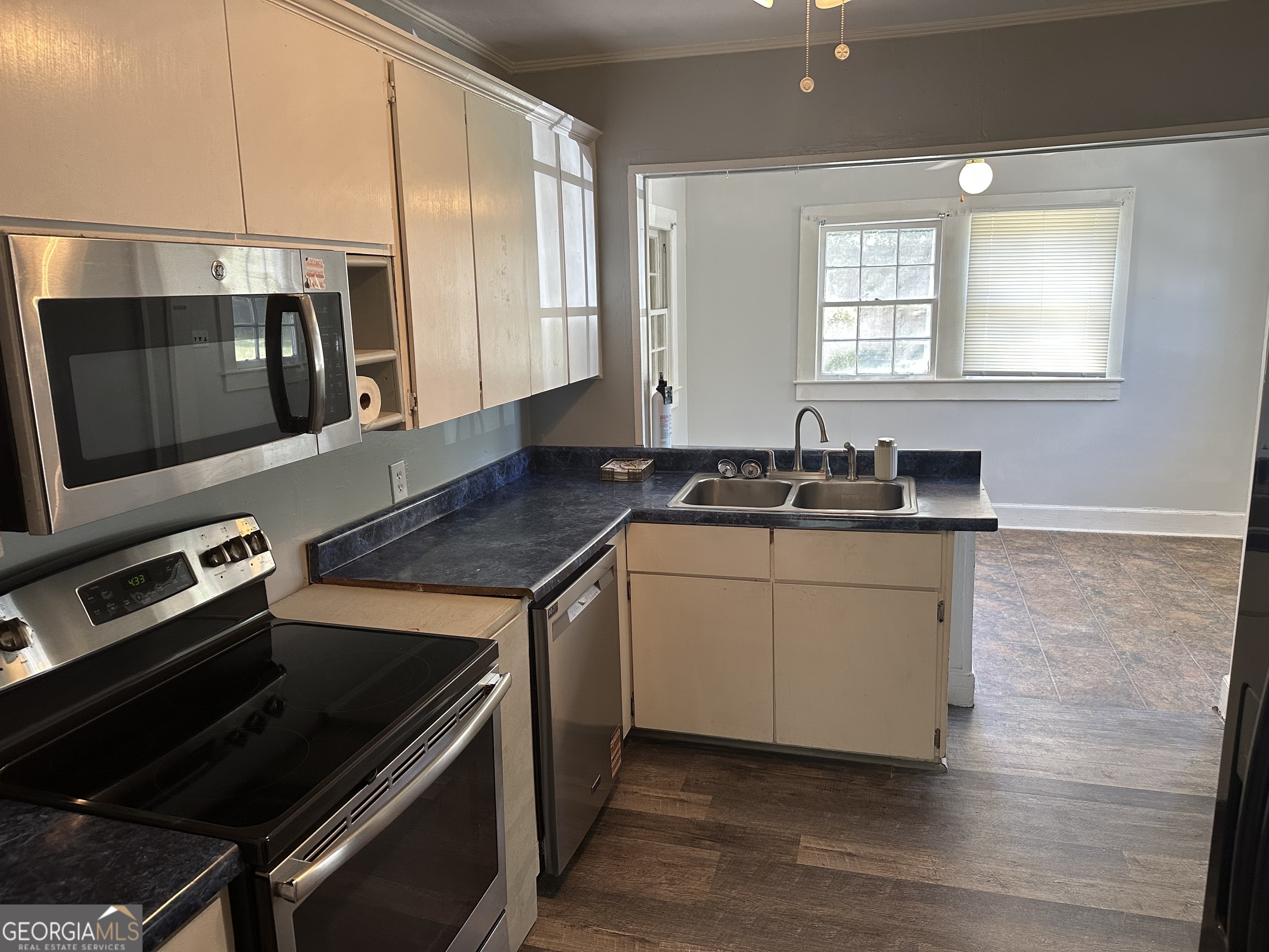 202 Geneva Street Dublin, GA 31021 - Photo 9 of 14 a kitchen that has a sink and a stove