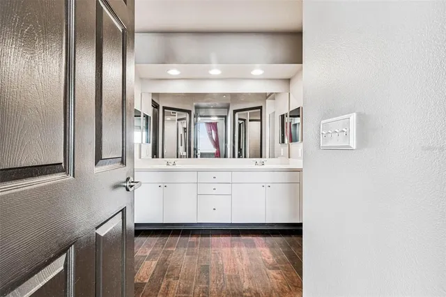 a view of a livingroom with hardwood floor and a ceiling fan