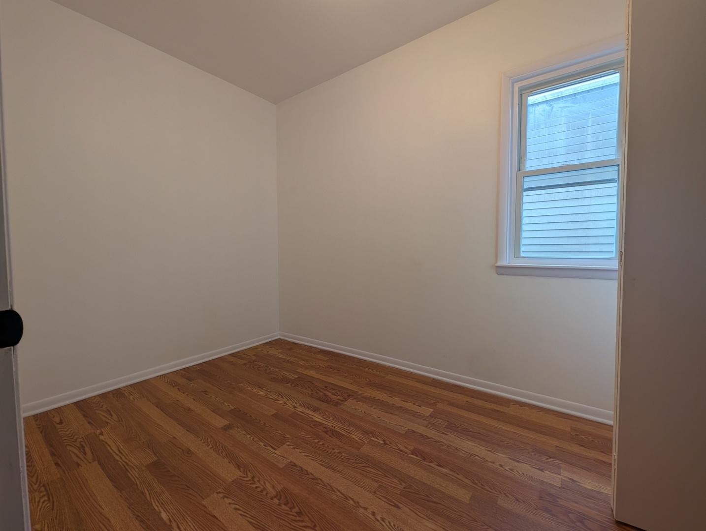 1520 West Melrose Street, Unit 2F Chicago, IL 60657 - Photo 12 of 16 an empty room with a window