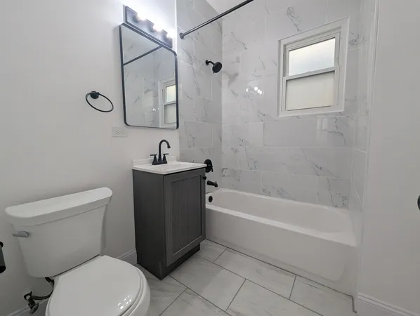 $6,000 | 1520 West Melrose Street, Unit 2F, Chicago, IL 60657