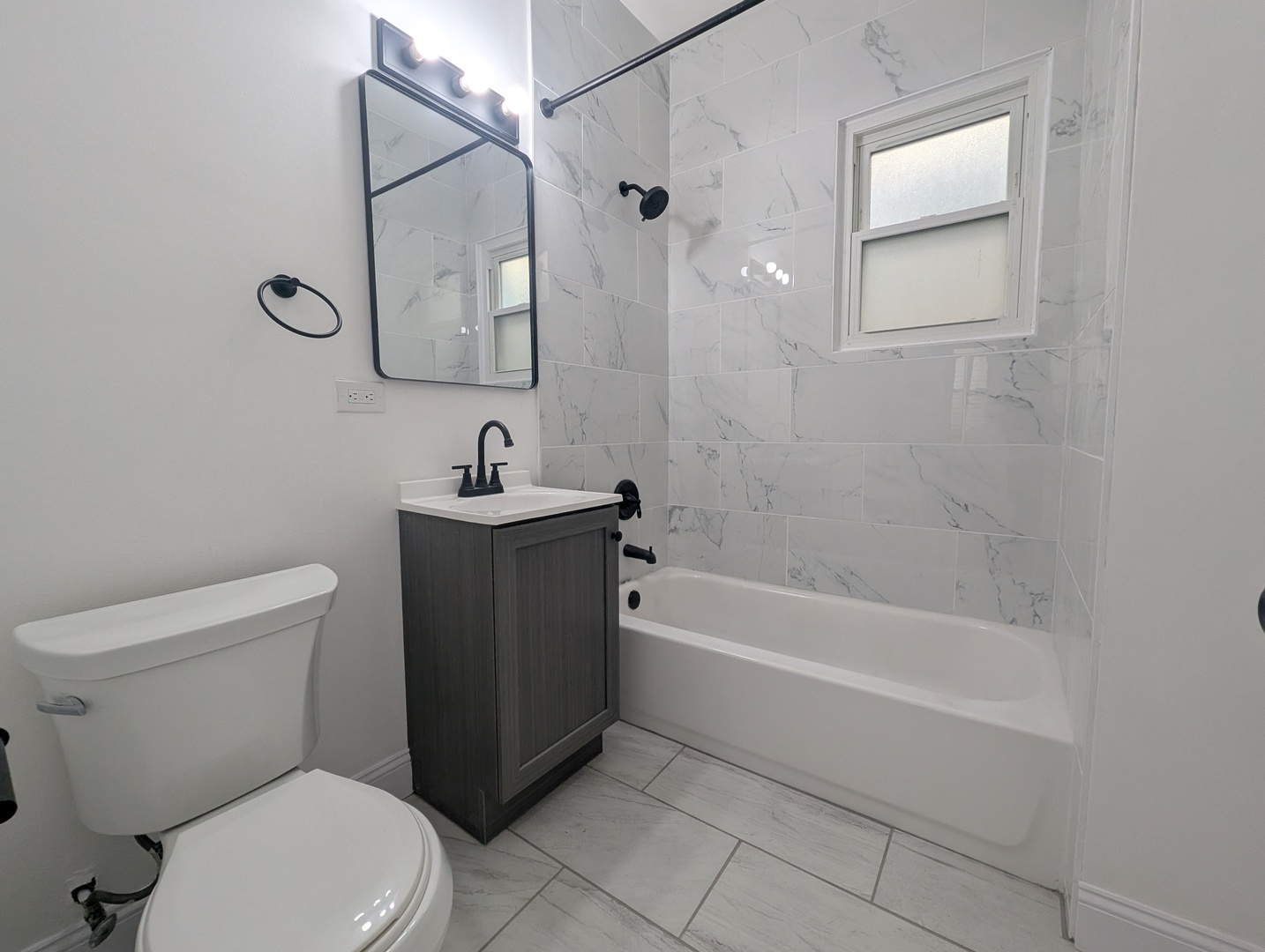 1520 West Melrose Street, Unit 2F Chicago, IL 60657 - Photo 13 of 16 a bathroom with a sink a toilet and bathtub