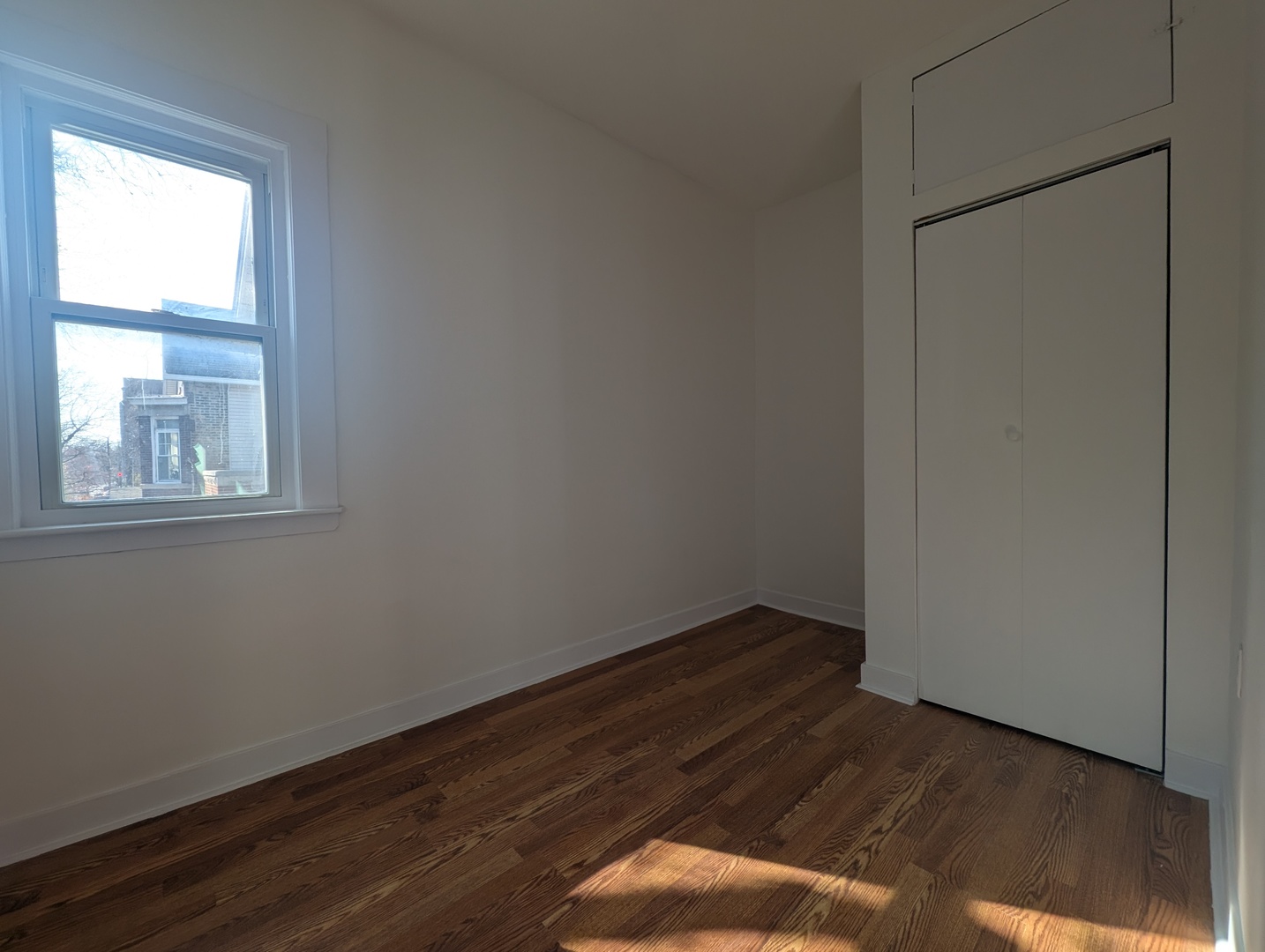 1520 West Melrose Street, Unit 2F Chicago, IL 60657 - Photo 14 of 16 a room with a window