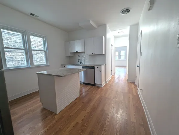 $6,000 | 1520 West Melrose Street, Unit 2F, Chicago, IL 60657