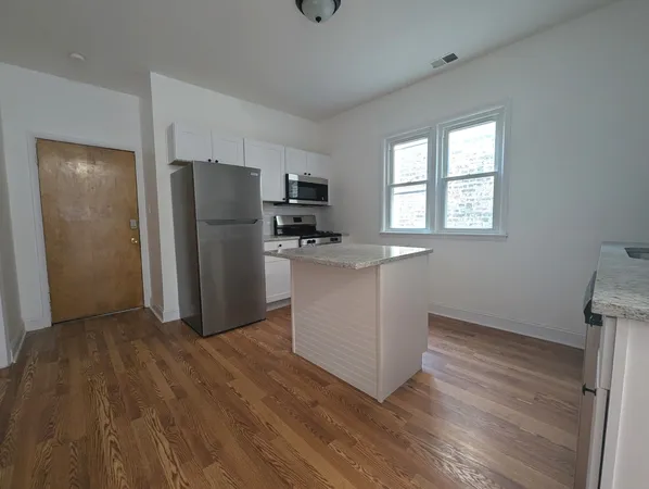 $6,000 | 1520 West Melrose Street, Unit 2F, Chicago, IL 60657