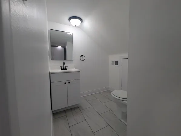 $6,000 | 1520 West Melrose Street, Unit 2F, Chicago, IL 60657