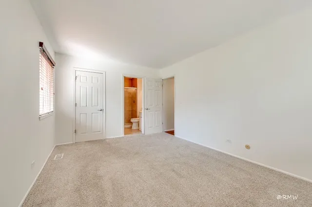 $269,000 | 1251 Williamsburg Drive, Unit D1, Schaumburg, IL 60193