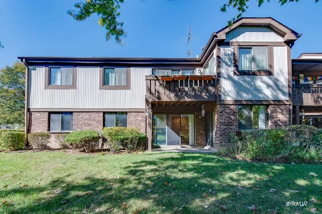 $269,000 | 1251 Williamsburg Drive, Unit D1, Schaumburg, IL 60193
